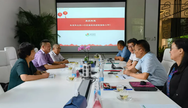 上海市農(nóng)業(yè)技術(shù)推廣服務(wù)中心朱建華主任一行蒞臨泰禾國際指導(dǎo)工作